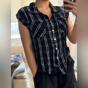 Jach’s Girlfriend BLK Short Sleeve Plaid Flannel Top